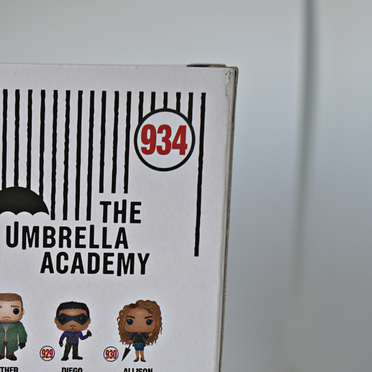 __Figura Dañada__ Funko POP Vanya Hargreeves 934 - The Umbrella Academy 8